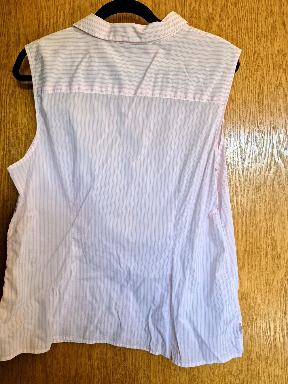Ann Taylor Cool Summer Sleeveless Button-Up Blouse in Cute Pink & White Stripes - Picture 3 of 4